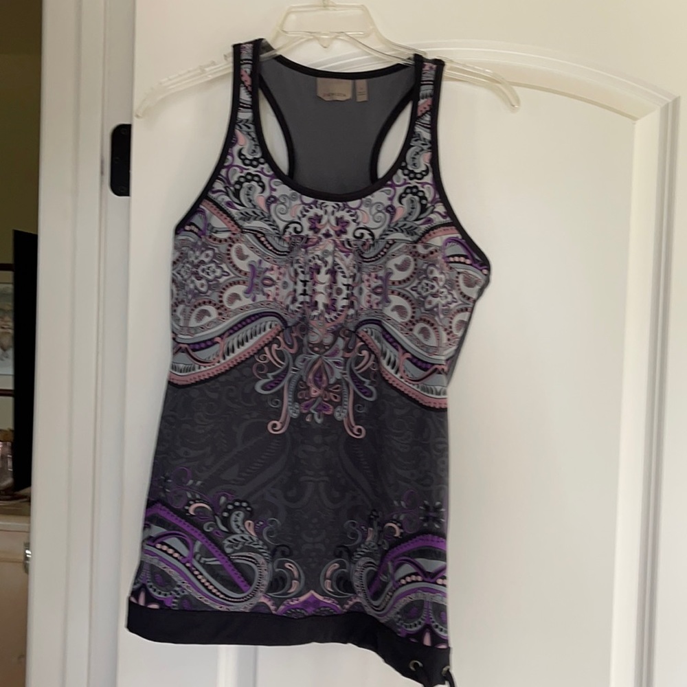 Beautiful Athleta work out tank with built in bra